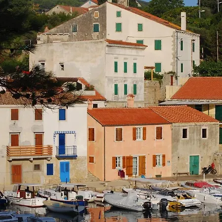 Rovenska 52 *