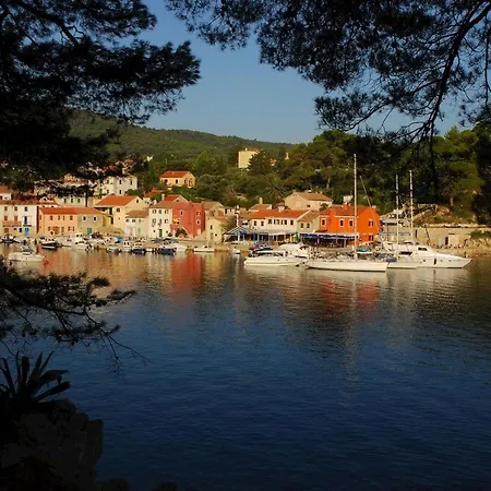 Apartment Rovenska 52 *