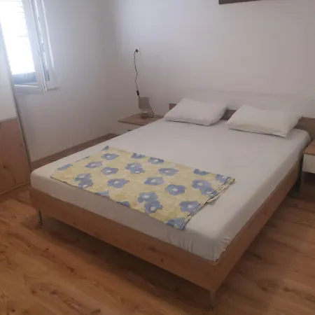 Apartment Rovenska 52