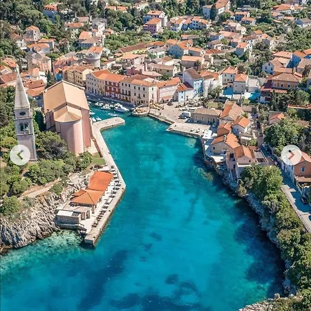 Apartment Rovenska 52 *