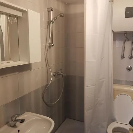 Rovenska 52 アパート *